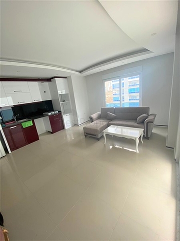 شقة غرفة وصالة مفروشة -ضمن مجمع سكني قريب من البحر والخدمات - في محمودلار / الانيا 