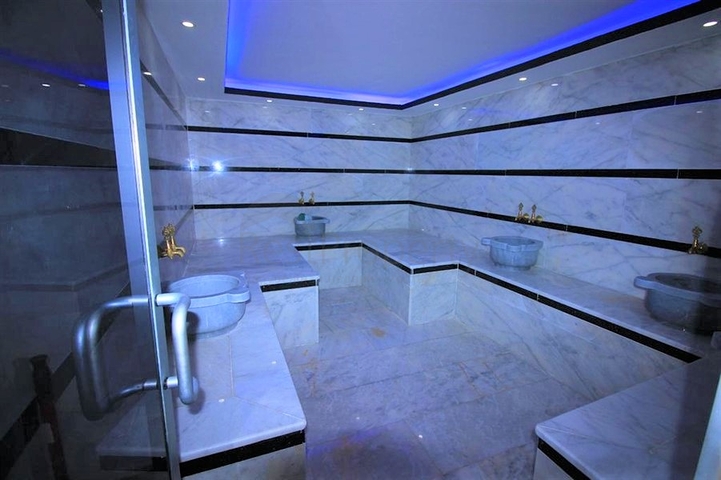 شقة غرفة وصالة مفروشة -ضمن مجمع سكني قريب من البحر والخدمات - في محمودلار / الانيا 