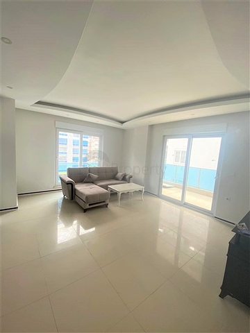 شقة غرفة وصالة مفروشة -ضمن مجمع سكني قريب من البحر والخدمات - في محمودلار / الانيا 