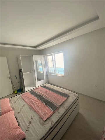 شقة غرفة وصالة مفروشة -ضمن مجمع سكني قريب من البحر والخدمات - في محمودلار / الانيا 