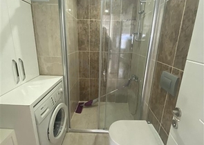 شقة غرفة وصالة مفروشة -ضمن مجمع سكني قريب من البحر والخدمات - في محمودلار / الانيا 