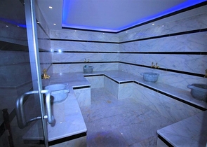 شقة غرفة وصالة مفروشة -ضمن مجمع سكني قريب من البحر والخدمات - في محمودلار / الانيا 