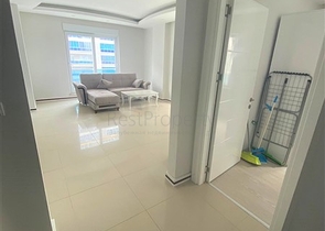 شقة غرفة وصالة مفروشة -ضمن مجمع سكني قريب من البحر والخدمات - في محمودلار / الانيا 