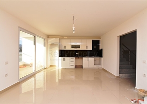 سعر مناسب - بين احضان الطبيعة -دوبلكس 2 غرفة وصالة -ضمن مجمع - في ديمرتاش / الانيا 