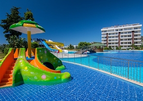 سعر مناسب - بين احضان الطبيعة -دوبلكس 2 غرفة وصالة -ضمن مجمع - في ديمرتاش / الانيا 