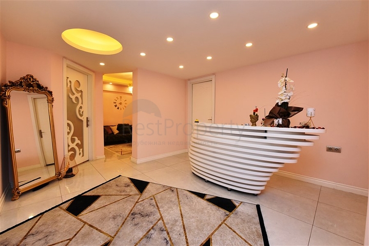 مركز تجاري - في مركز الانيا 