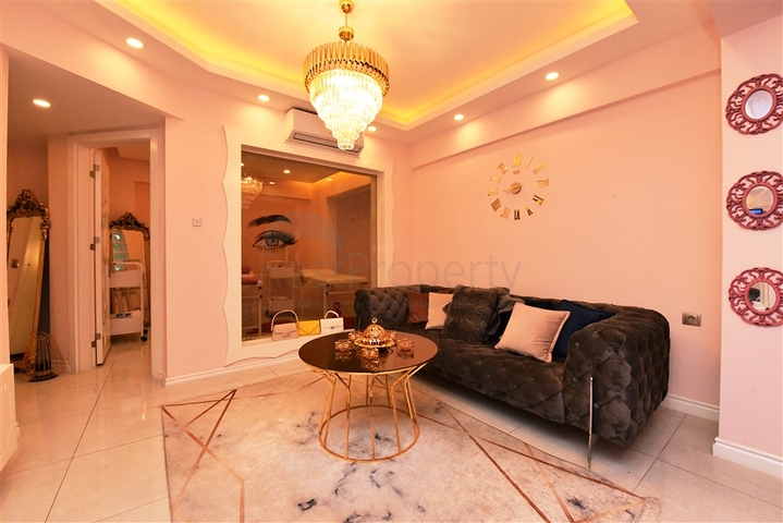 مركز تجاري - في مركز الانيا 