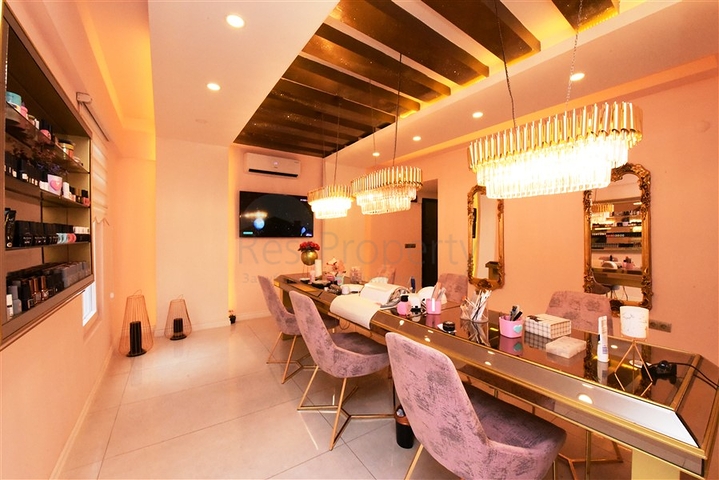 مركز تجاري - في مركز الانيا 