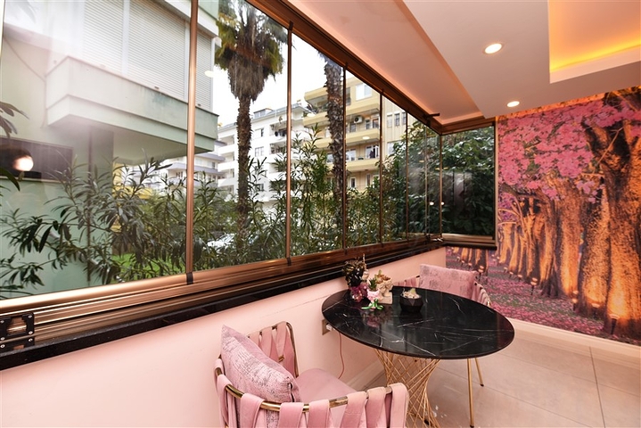 مركز تجاري - في مركز الانيا 