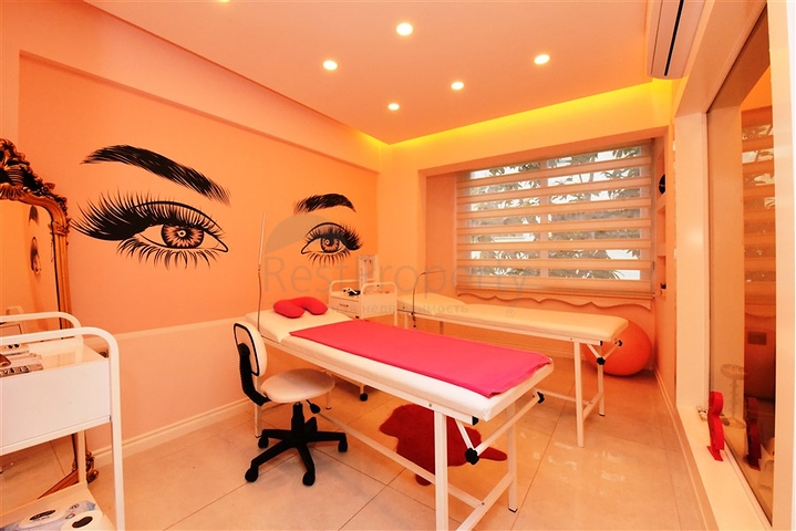 مركز تجاري - في مركز الانيا 