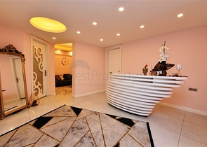 مركز تجاري - في مركز الانيا 