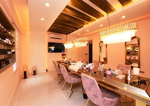 مركز تجاري - في مركز الانيا 