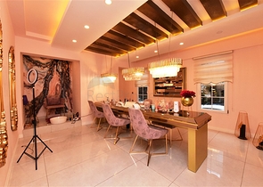 مركز تجاري - في مركز الانيا 