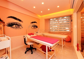 مركز تجاري - في مركز الانيا 