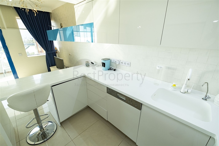 شقة 2 + 1 تطل على البحر الأبيض المتوسط ​​في أنطاليا