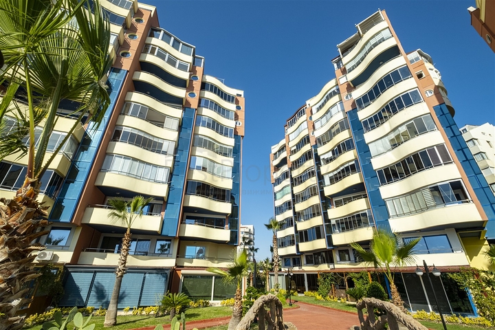 شقة 2 + 1 تطل على البحر الأبيض المتوسط ​​في أنطاليا