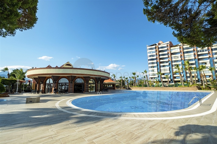 شقة 2 + 1 تطل على البحر الأبيض المتوسط ​​في أنطاليا