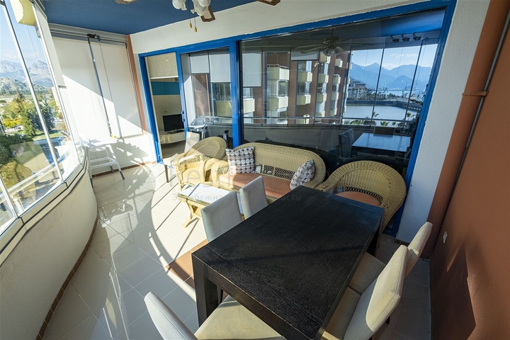 شقة 2 + 1 تطل على البحر الأبيض المتوسط ​​في أنطاليا