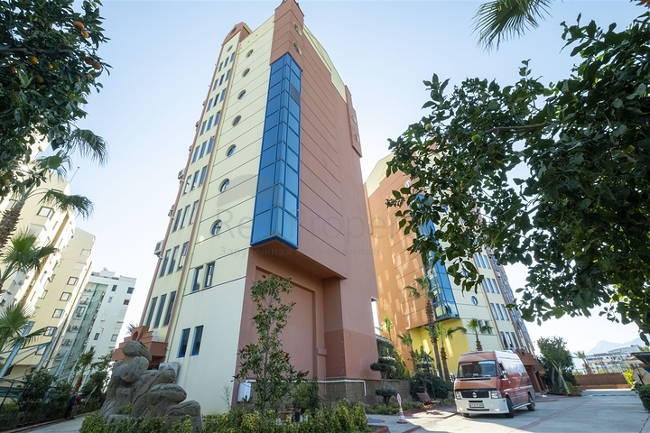 شقة 2 + 1 تطل على البحر الأبيض المتوسط ​​في أنطاليا