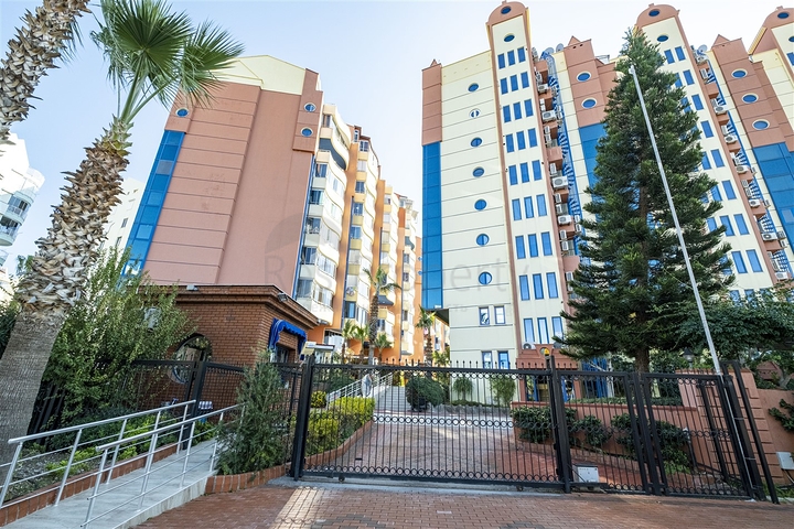 شقة 2 + 1 تطل على البحر الأبيض المتوسط ​​في أنطاليا