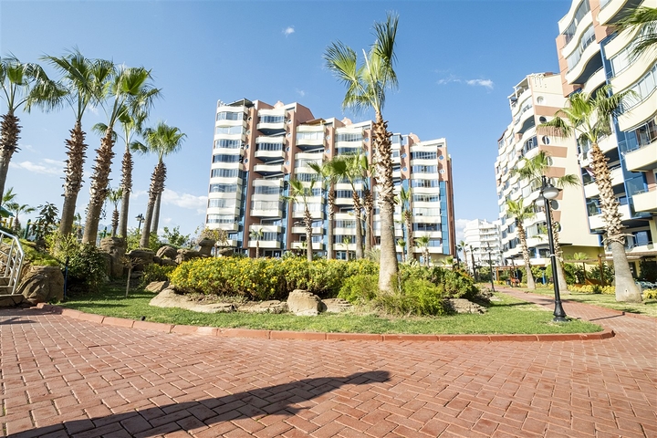 شقة 2 + 1 تطل على البحر الأبيض المتوسط ​​في أنطاليا