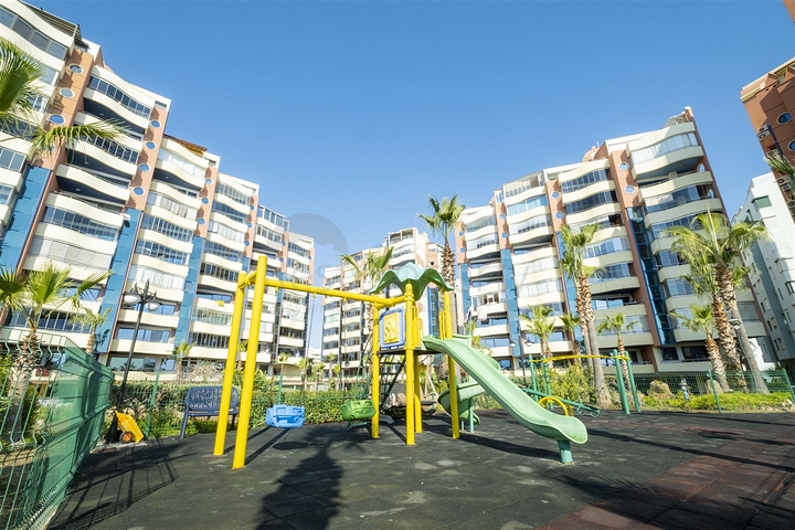 شقة 2 + 1 تطل على البحر الأبيض المتوسط ​​في أنطاليا