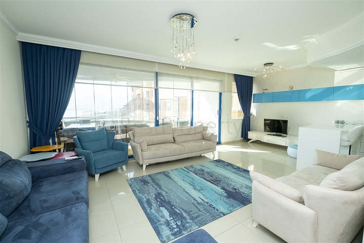 شقة 2 + 1 تطل على البحر الأبيض المتوسط ​​في أنطاليا