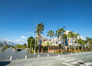 شقة 2 + 1 تطل على البحر الأبيض المتوسط ​​في أنطاليا