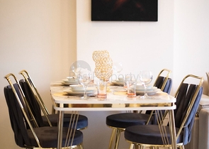 ضمن مجمع حديث يضم كافة الخدمات -شقة 1+1 - في مهموتلار / الانيا 