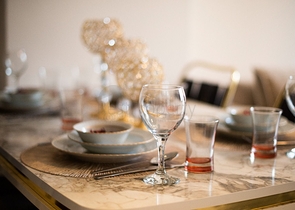 ضمن مجمع حديث يضم كافة الخدمات -شقة 1+1 - في مهموتلار / الانيا 