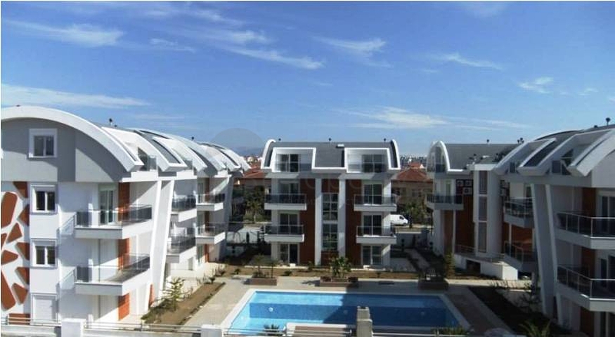 شقق في مجمع كامل مع حمام سباحة