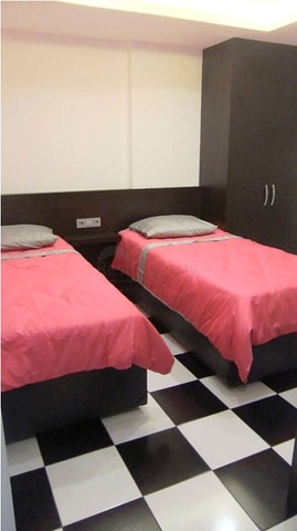 شقق في مجمع كامل مع حمام سباحة