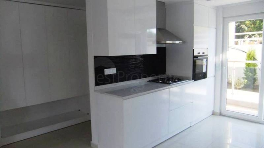 شقق في مجمع كامل مع حمام سباحة