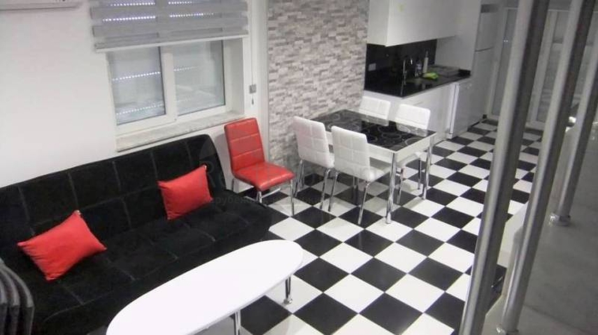 شقق في مجمع كامل مع حمام سباحة