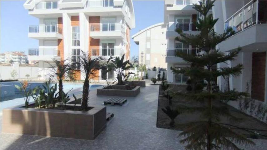 شقق في مجمع كامل مع حمام سباحة