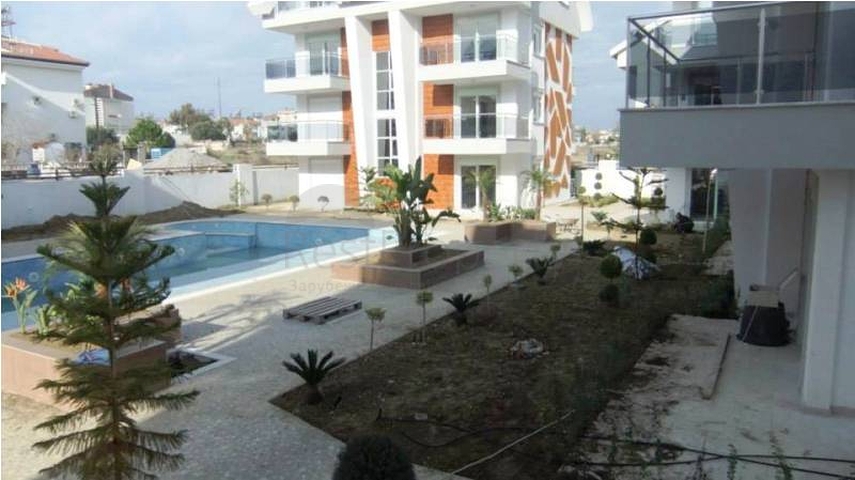 شقق في مجمع كامل مع حمام سباحة