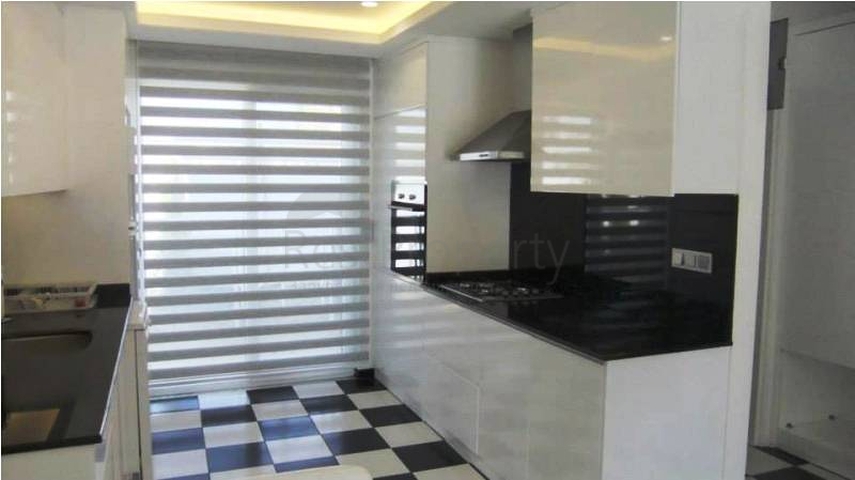 شقق في مجمع كامل مع حمام سباحة