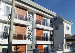 شقق في مجمع كامل مع حمام سباحة