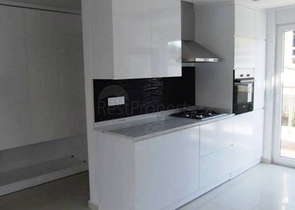 شقق في مجمع كامل مع حمام سباحة