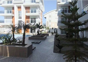 شقق في مجمع كامل مع حمام سباحة