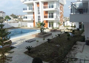 شقق في مجمع كامل مع حمام سباحة