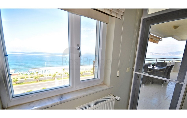 شقة مفروشة على السطر الأول