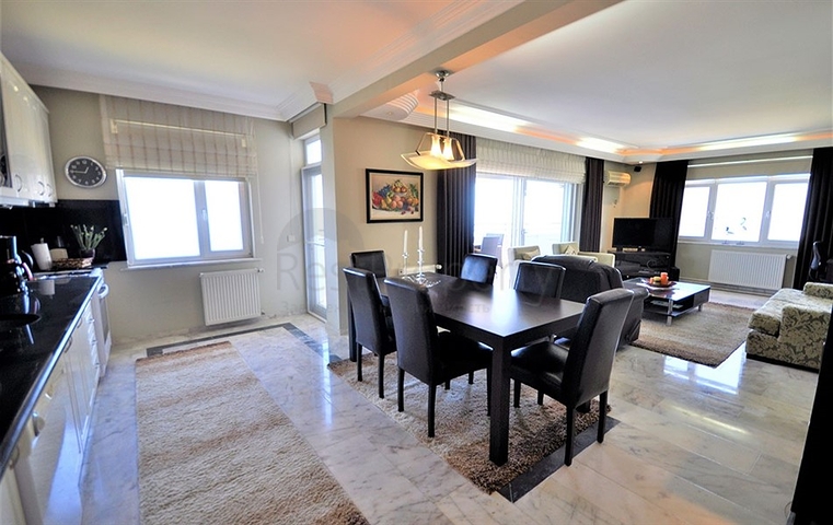 شقة مفروشة على السطر الأول