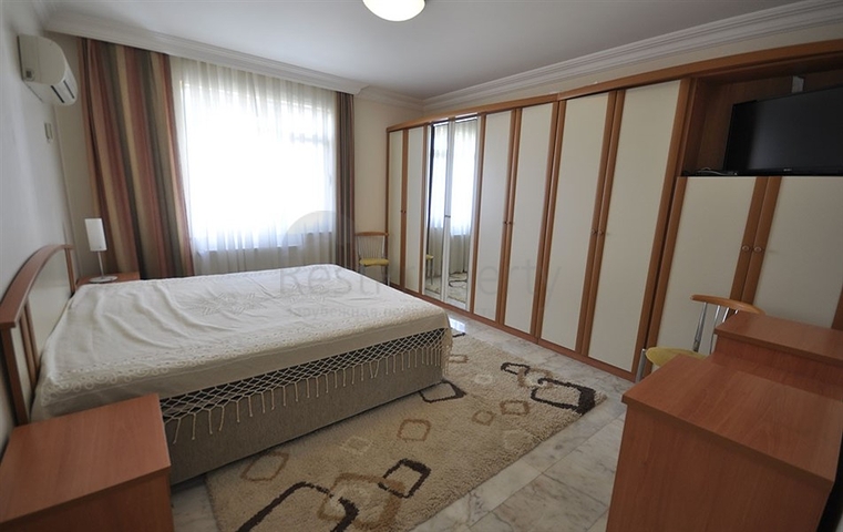 شقة مفروشة على السطر الأول