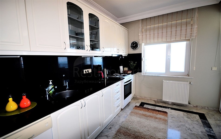 شقة مفروشة على السطر الأول