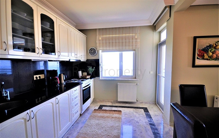 شقة مفروشة على السطر الأول