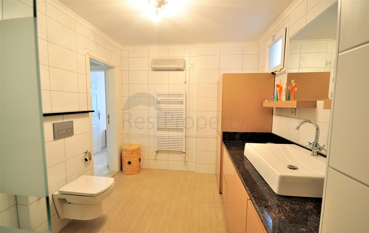 شقة مفروشة على السطر الأول