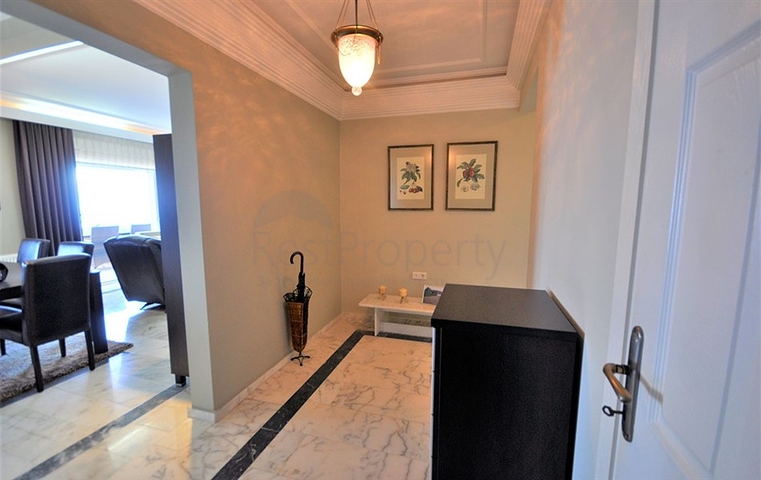 شقة مفروشة على السطر الأول