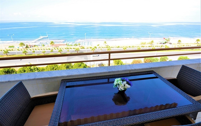 شقة مفروشة على السطر الأول