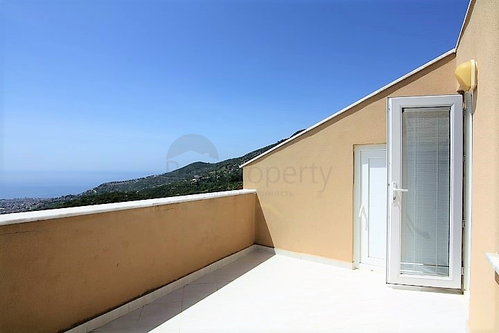 دوبلكس مفروش 3 + 1 مع إطلالات على البحر والقلعة